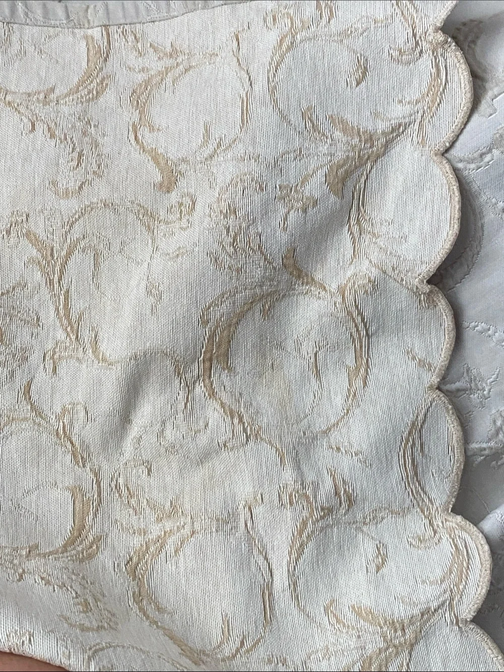 Yves Delorme Elegant Ivory Scalloped Embroidered Comforter